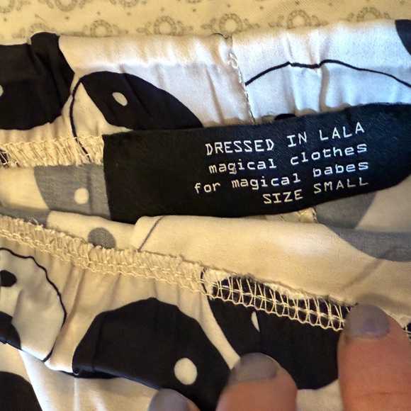 Dressed in LALA yin yang midi skirt - Picture 4 of 7